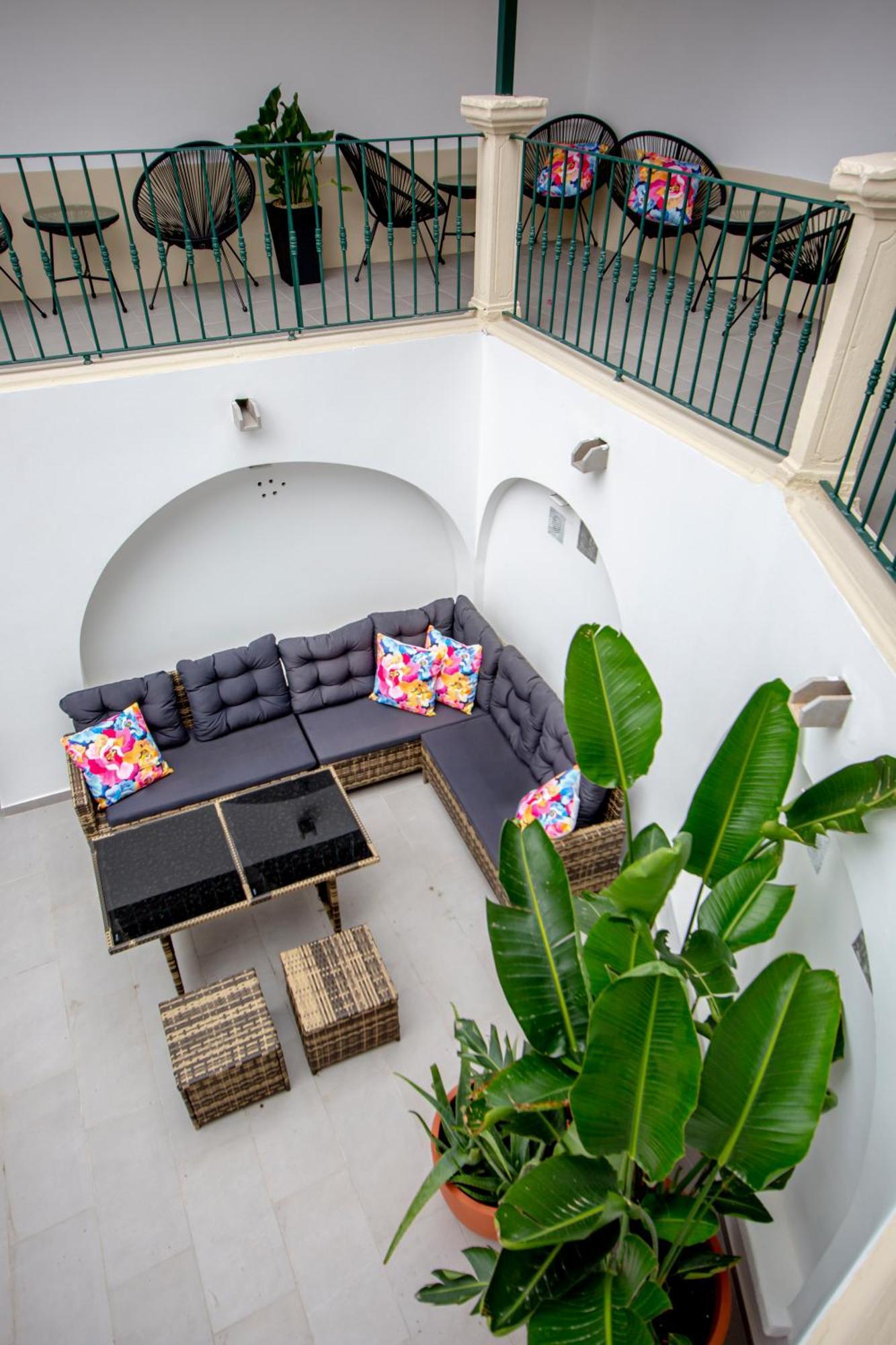 Guest House Jacaranda Faro Ngoại thất bức ảnh